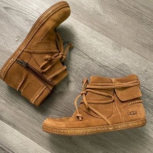 Woman’s Ugg moccasin shoe- Chesnut brown